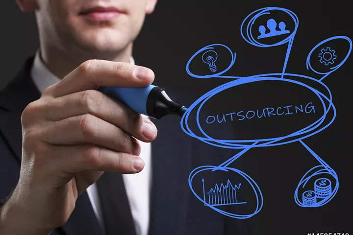 5 Major Differences Between Staff Augmentation and Regular Outsourcing